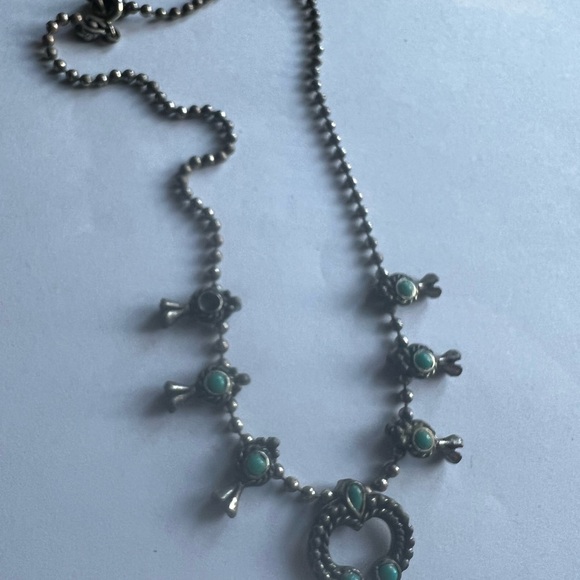 Vintage silver tone Squash blossom style necklace with turquoise color beads - Picture 6 of 13
